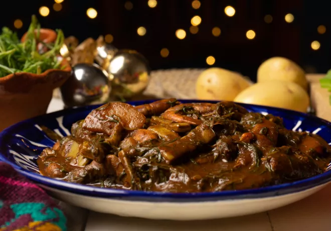 Romeritos con mole dish